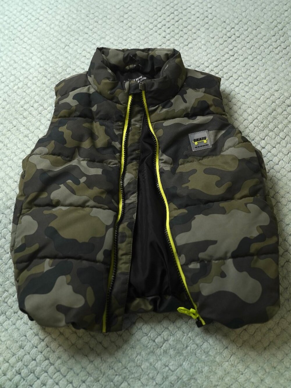 Primark Kids Camo Puffer Vest Boys Size 4-5 Years / 110cm Neon Yellow Zip